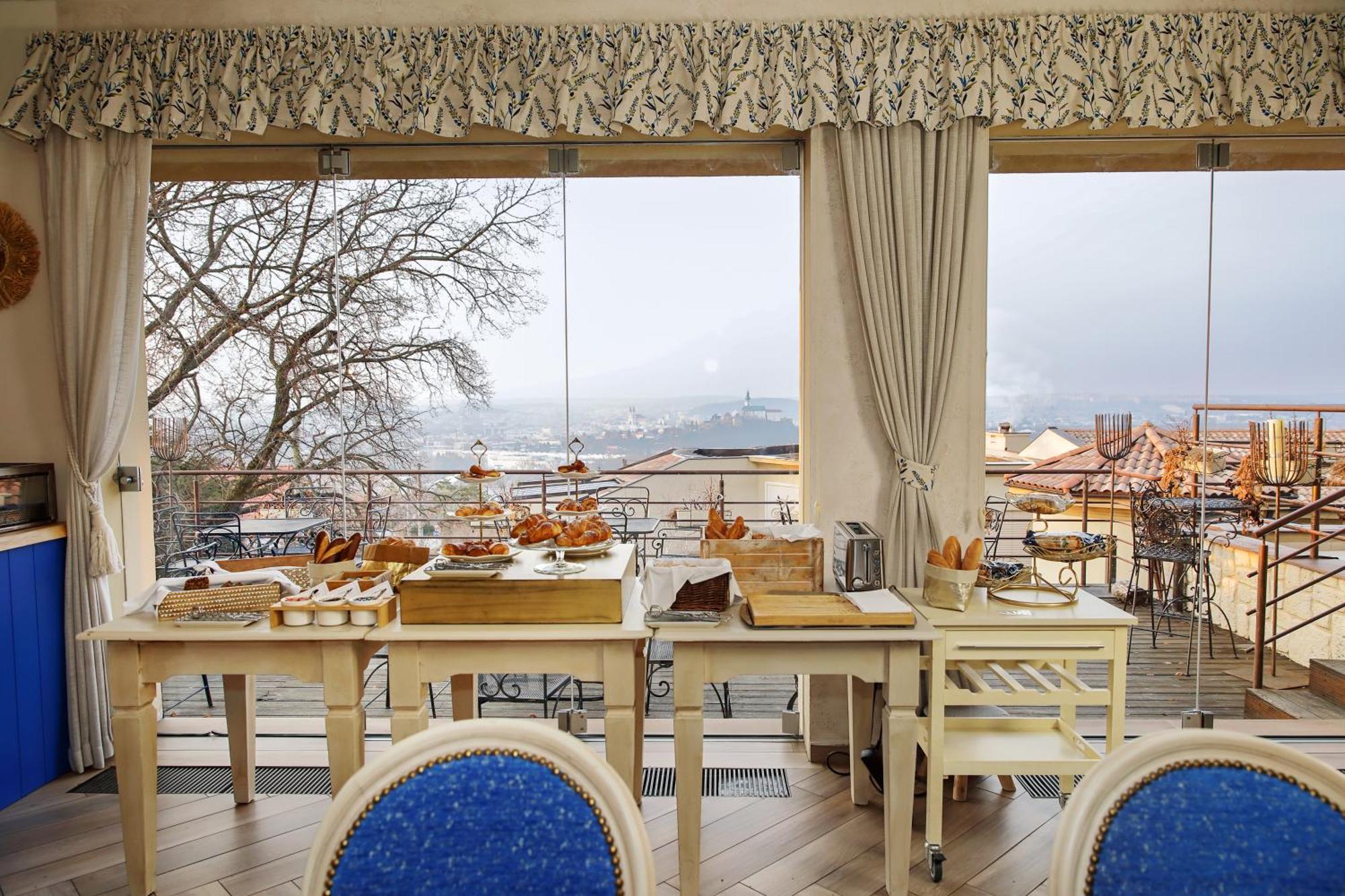 Hotel Zlaty Klucik - Golden Key With Luxury Spa Nitra Eksteriør billede