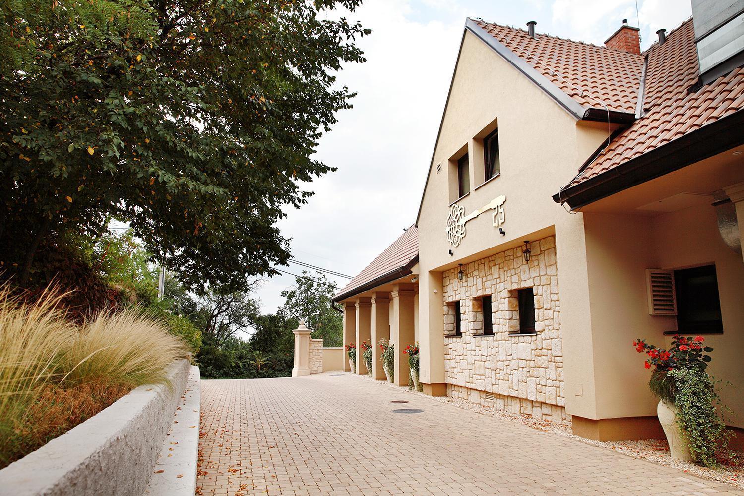 Hotel Zlaty Klucik - Golden Key With Luxury Spa Nitra Eksteriør billede