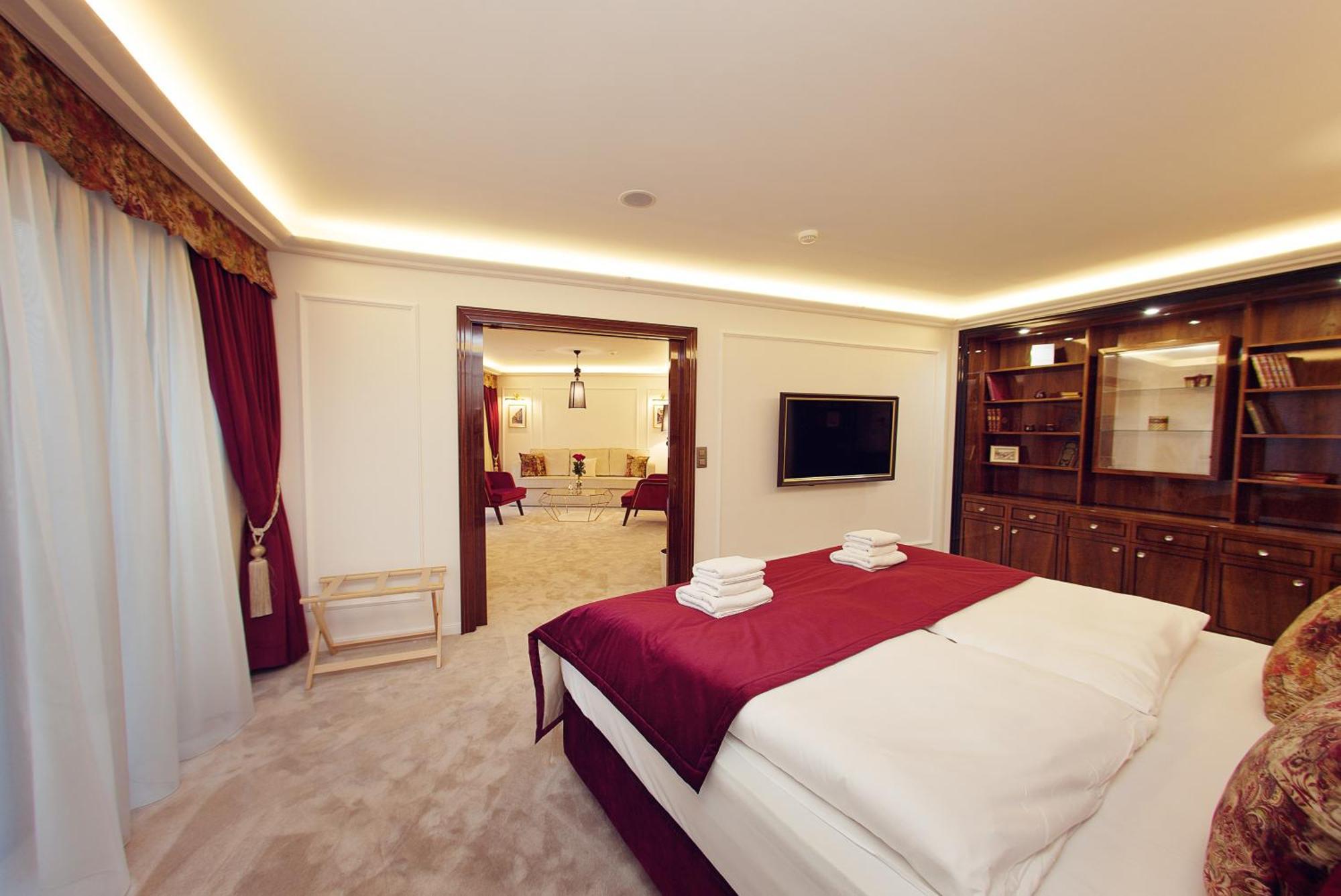 Hotel Zlaty Klucik - Golden Key With Luxury Spa Nitra Eksteriør billede