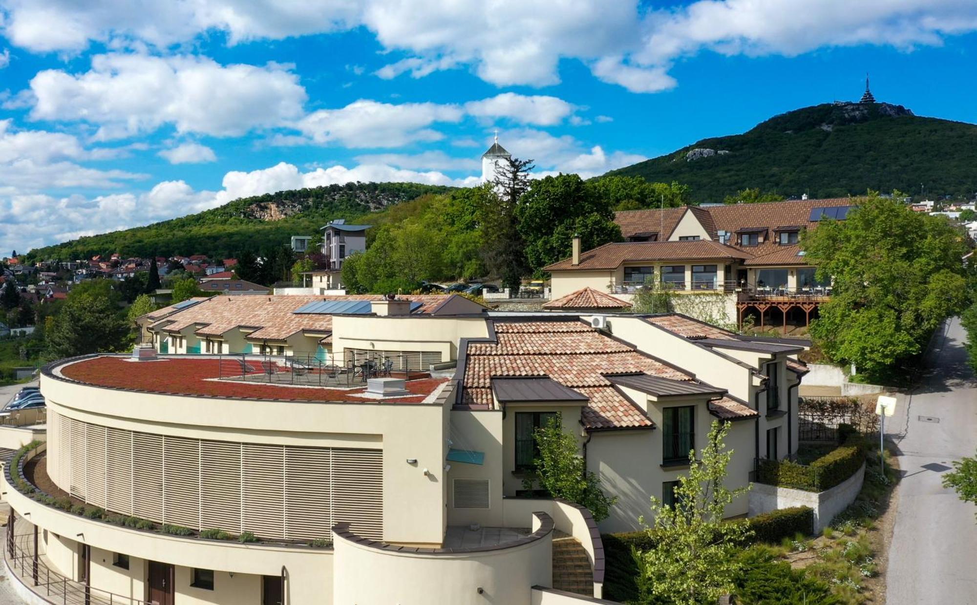 Hotel Zlaty Klucik - Golden Key With Luxury Spa Nitra Eksteriør billede