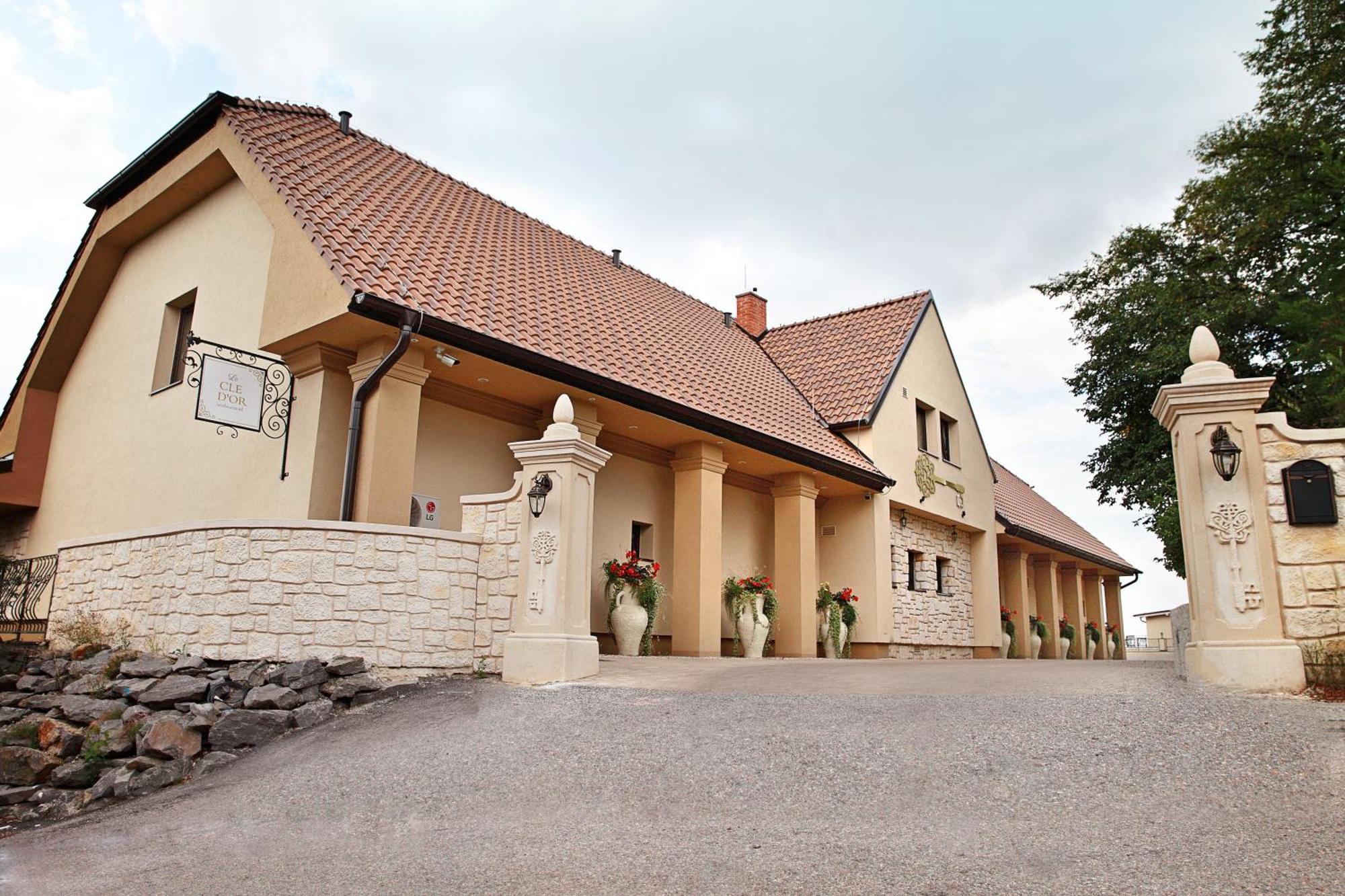 Hotel Zlaty Klucik - Golden Key With Luxury Spa Nitra Eksteriør billede